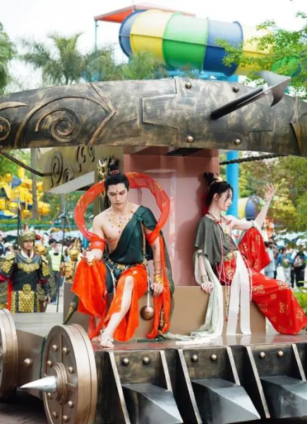 欢乐谷兼职COSER（气氛活动员）